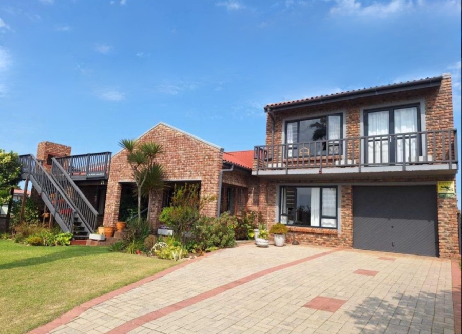 4 Bedroom Property for Sale in Boggomsbaai Western Cape